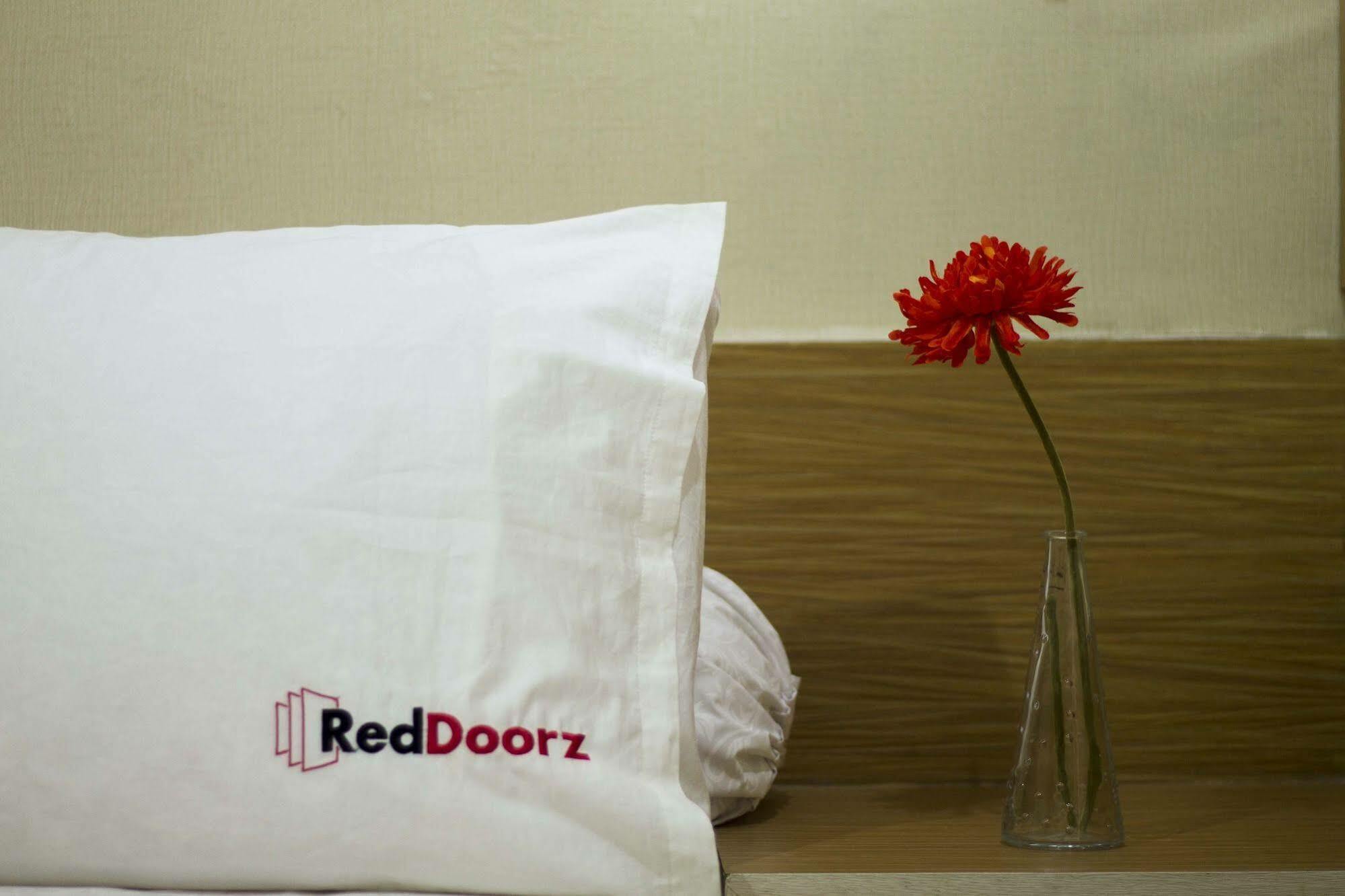 Reddoorz Near Raya Semer Canggu Eksteriør billede